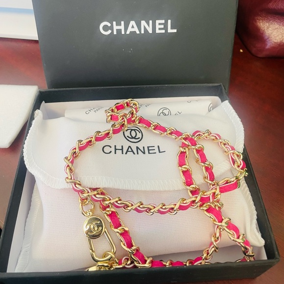 💕Chanel bright pink Mini Quilted Bag with Gold Chain - Picture 6 of 10